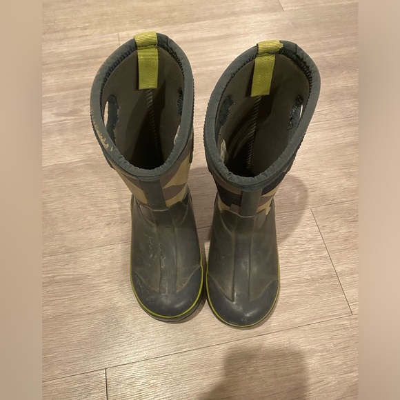 BOGS classic boots kids size 11 - Picture 2 of 7